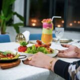 Ai sărat prea tare mâncarea: metodele de salvare care chiar funcționează