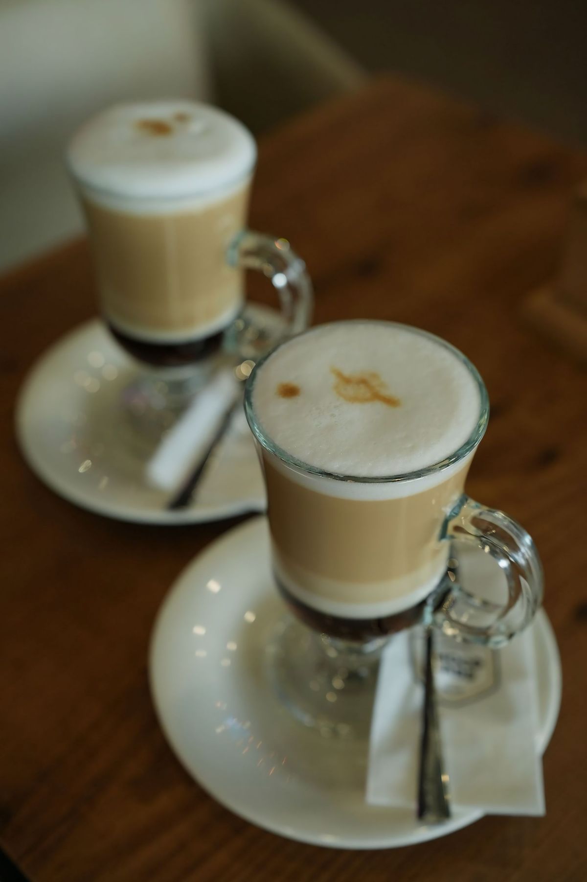 Latte de casă cu spumă fină: cum obții textura de cafenea fără aparat de espresso